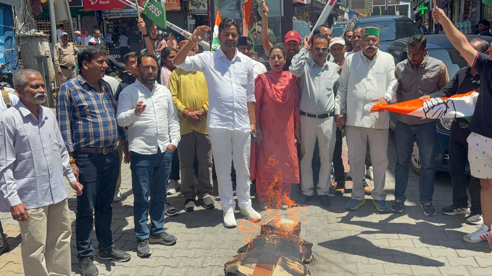 महंगाई और केंद्र सरकार की नीतियों के खिलाफ मसूरी में कांग्रेस का प्रदर्शन