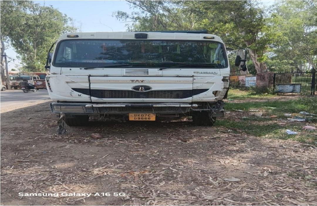 अवैध खनन पर बड़ी कार्रवाई पुलिस और राजस्व विभाग की संयुक्त टीम ने ओवरलोड डम्पर पकड़ा किया सीज